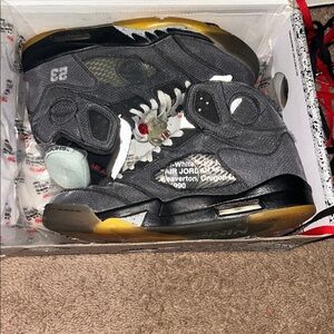 Off white Jordan Sneakers in Black and Gray
